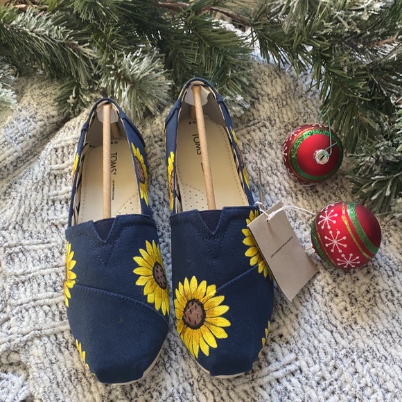 Painted sunflower toms size 8 - Picture 3 of 6